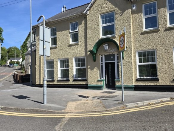 Dynevor Terrace, Pontardawe, Swansea SA8 4HX