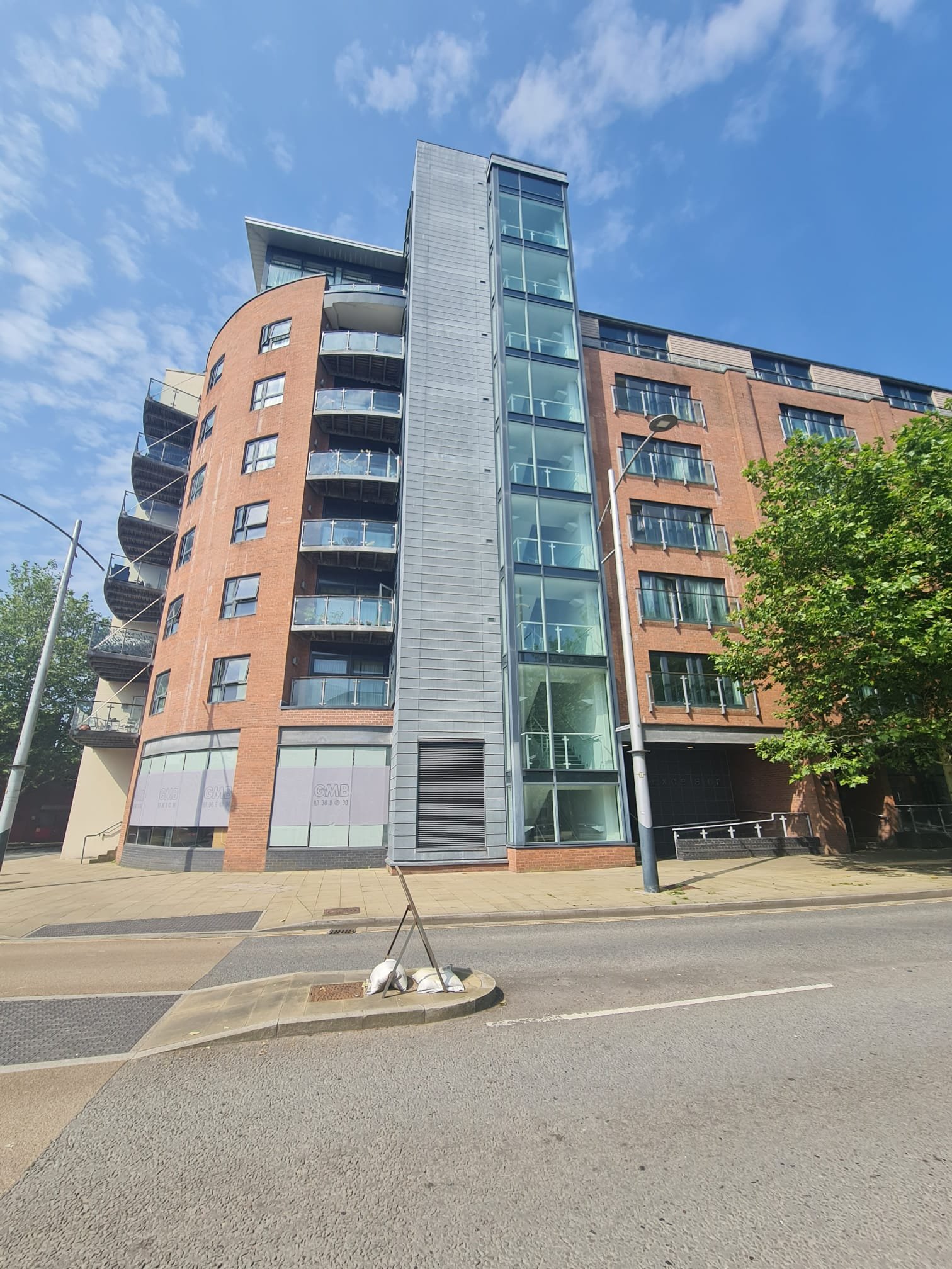 2 Bedroom Apartment For Sale – Swansea. SA1