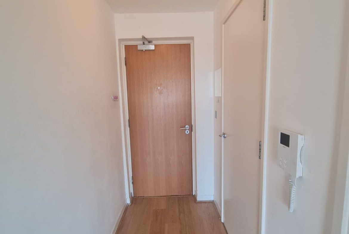 2 Bedroom Apartment For Sale – Swansea. SA1
