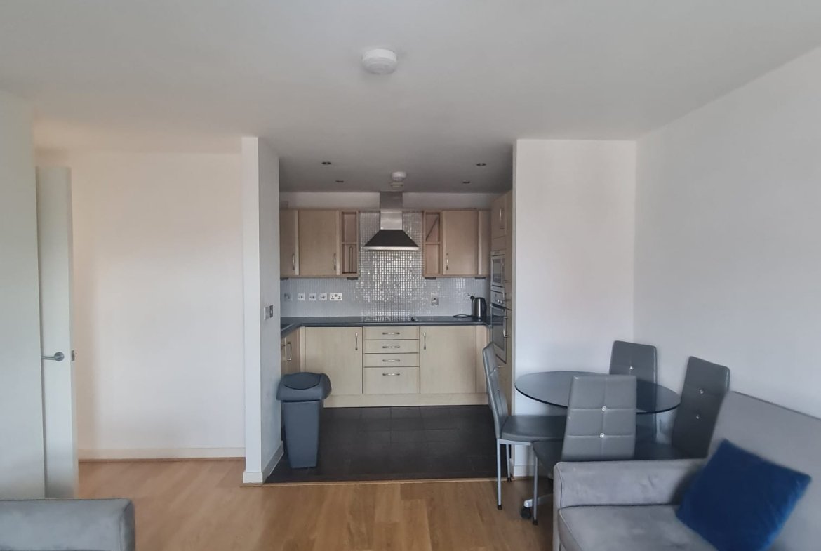 2 Bedroom Apartment For Sale – Swansea. SA1