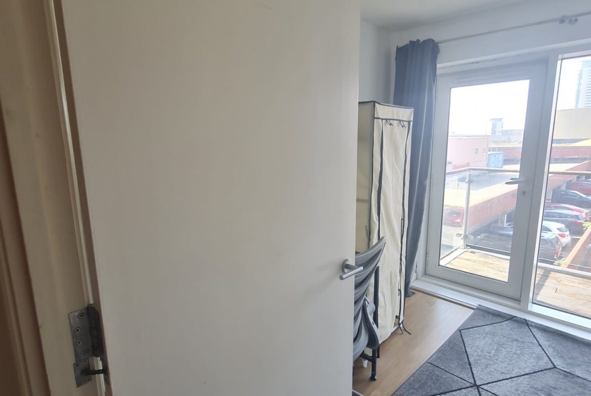 2 Bedroom Apartment For Sale – Swansea. SA1