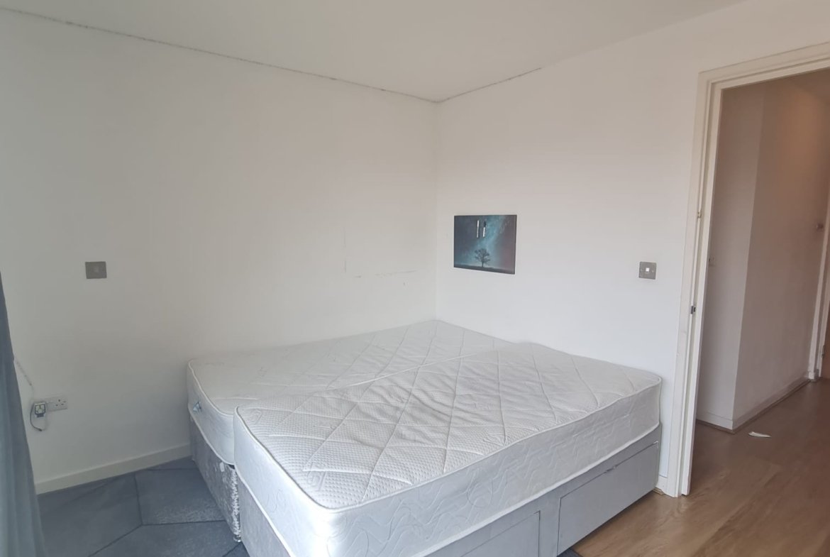 2 Bedroom Apartment For Sale – Swansea. SA1