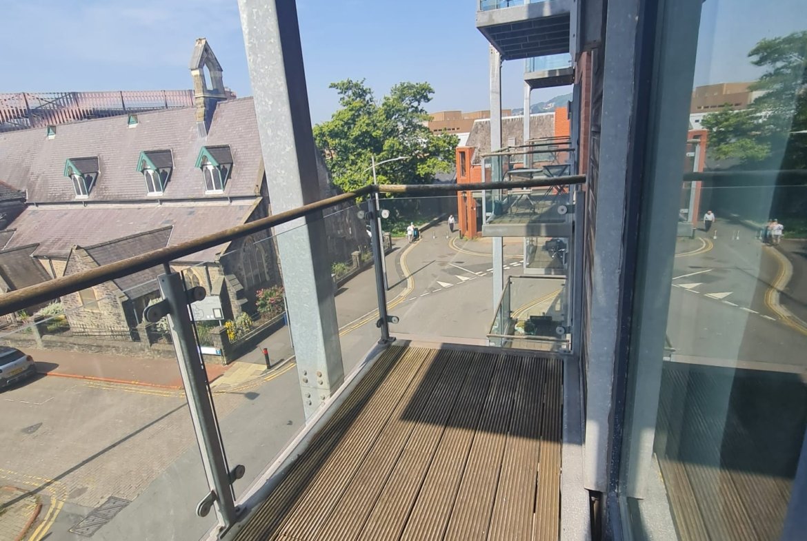 2 Bedroom Apartment For Sale – Swansea. SA1