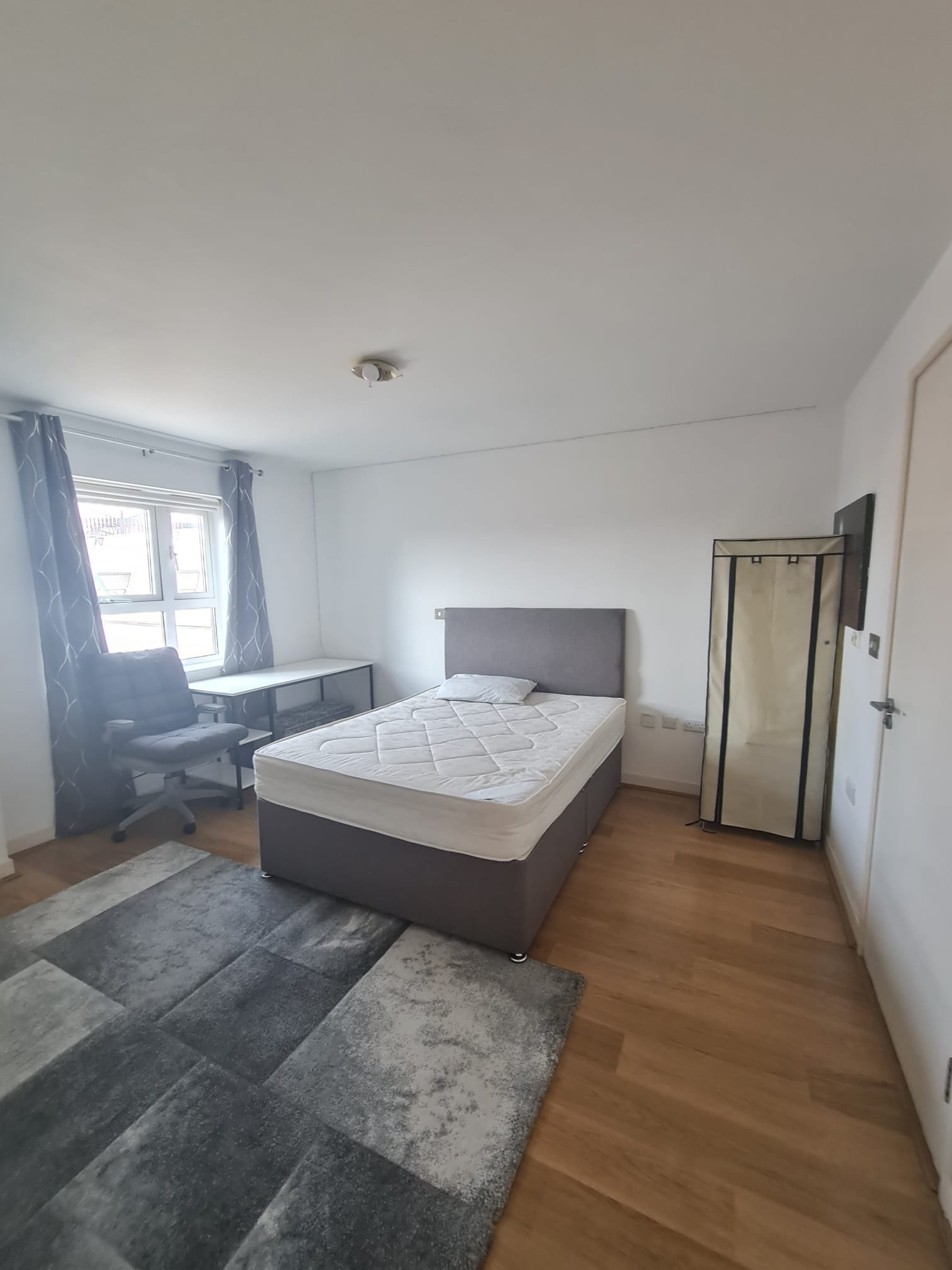2 Bedroom Apartment For Sale – Swansea. SA1