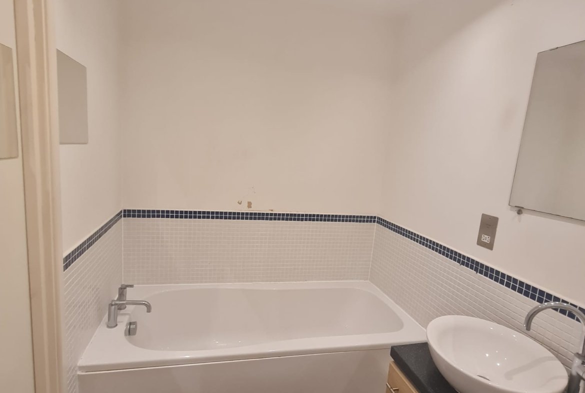 2 Bedroom Apartment For Sale – Swansea. SA1